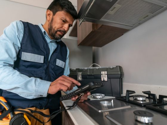 supervisor making a gas inspection